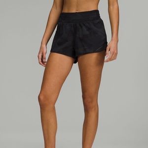Lululemon Hotty Hot High Rise Short 2.5”